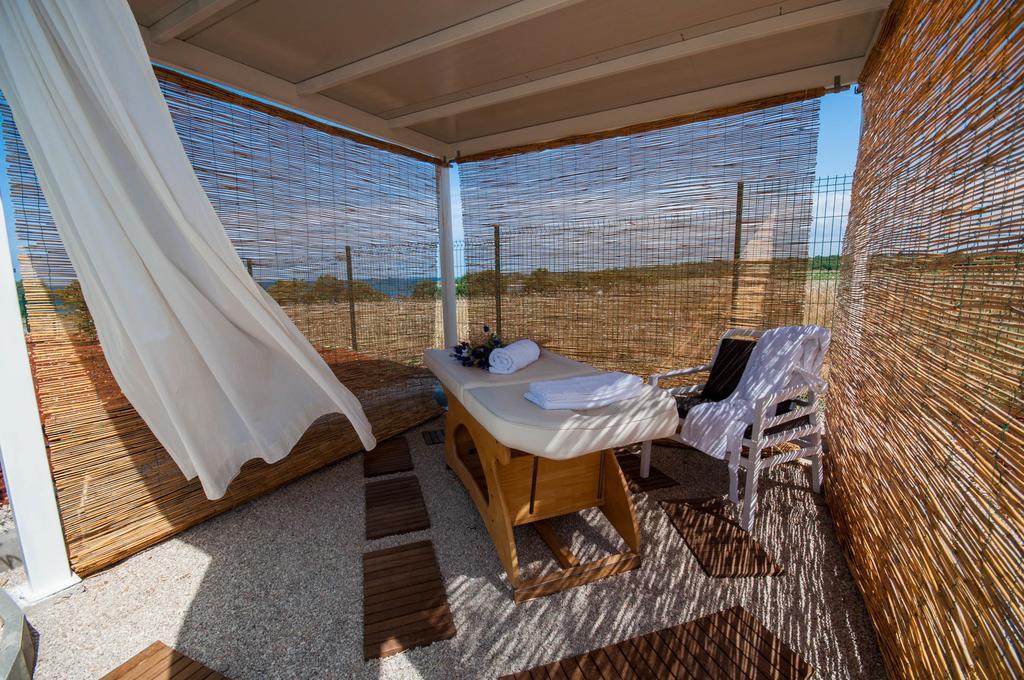 Camping Adria Mobile Homes In Camping Kastanija Novigrad Istria Exterior foto