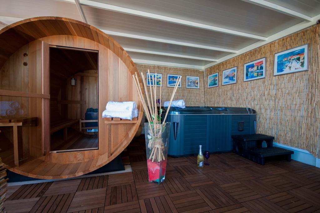 Camping Adria Mobile Homes In Camping Kastanija Novigrad Istria Exterior foto