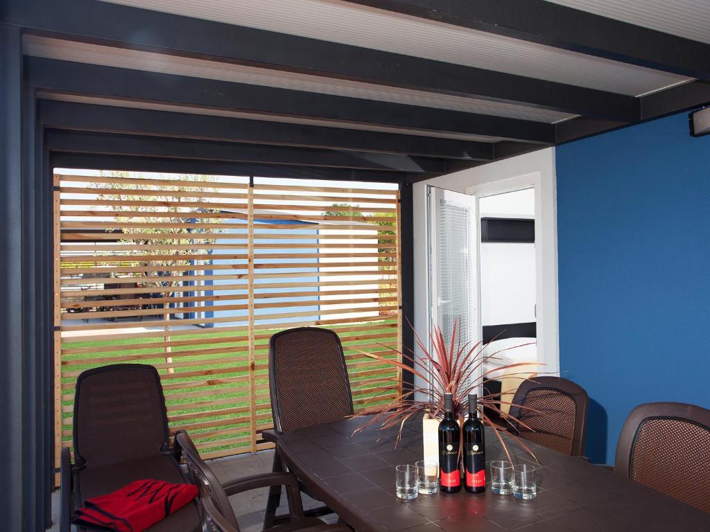 Camping Adria Mobile Homes In Camping Kastanija Novigrad Istria Exterior foto