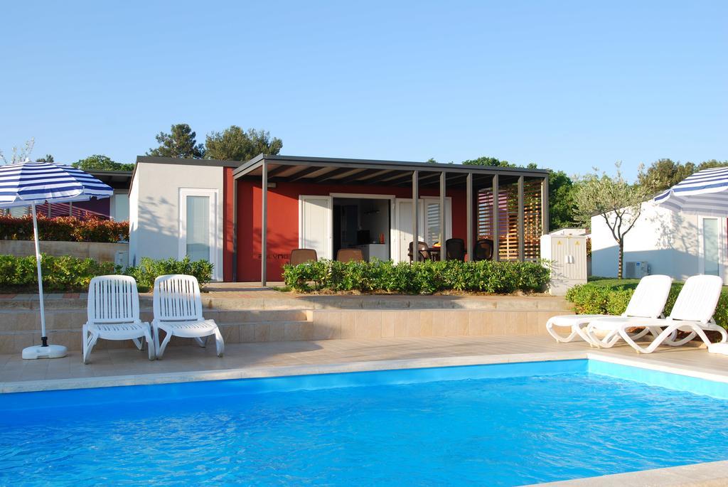 Camping Adria Mobile Homes In Camping Kastanija Novigrad Istria Exterior foto
