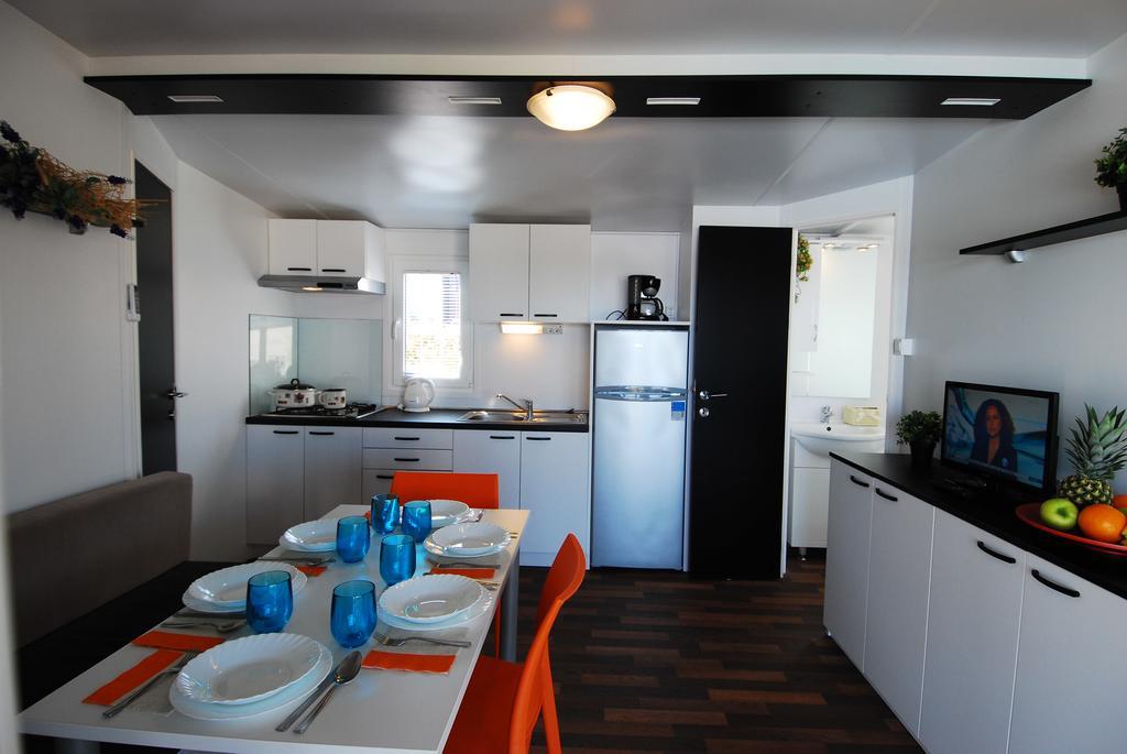Camping Adria Mobile Homes In Camping Kastanija Novigrad Istria Exterior foto
