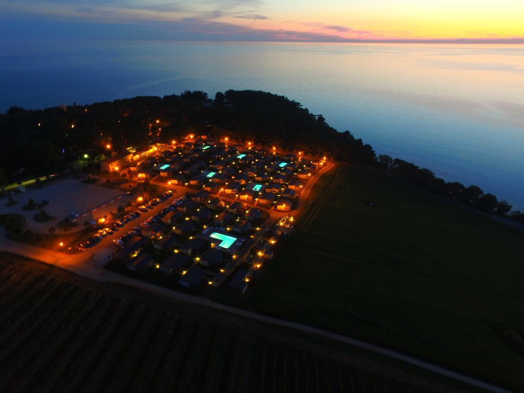 Camping Adria Mobile Homes In Camping Kastanija Novigrad Istria Exterior foto