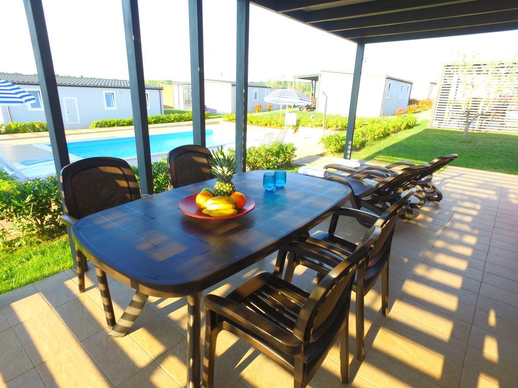 Camping Adria Mobile Homes In Camping Kastanija Novigrad Istria Exterior foto