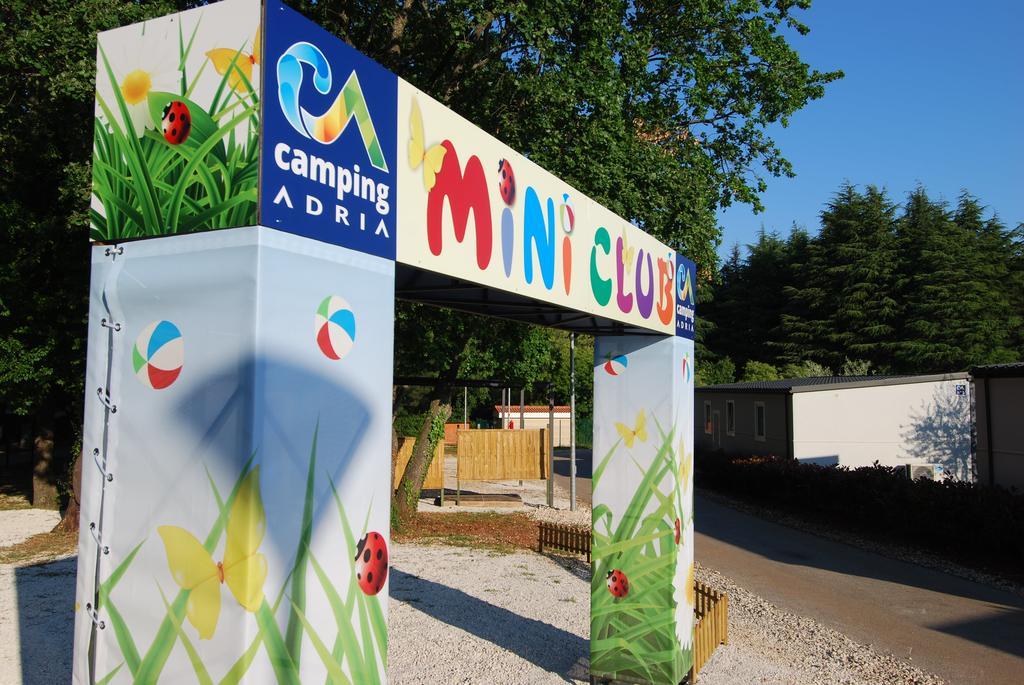 Camping Adria Mobile Homes In Camping Kastanija Novigrad Istria Exterior foto