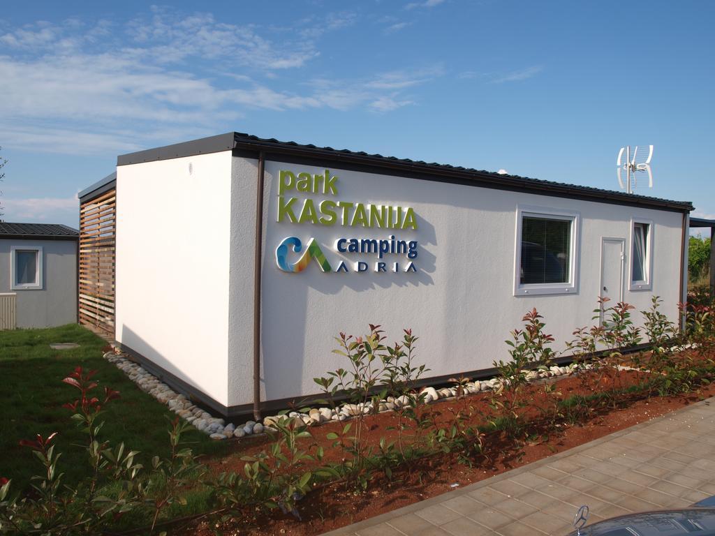 Camping Adria Mobile Homes In Camping Kastanija Novigrad Istria Exterior foto