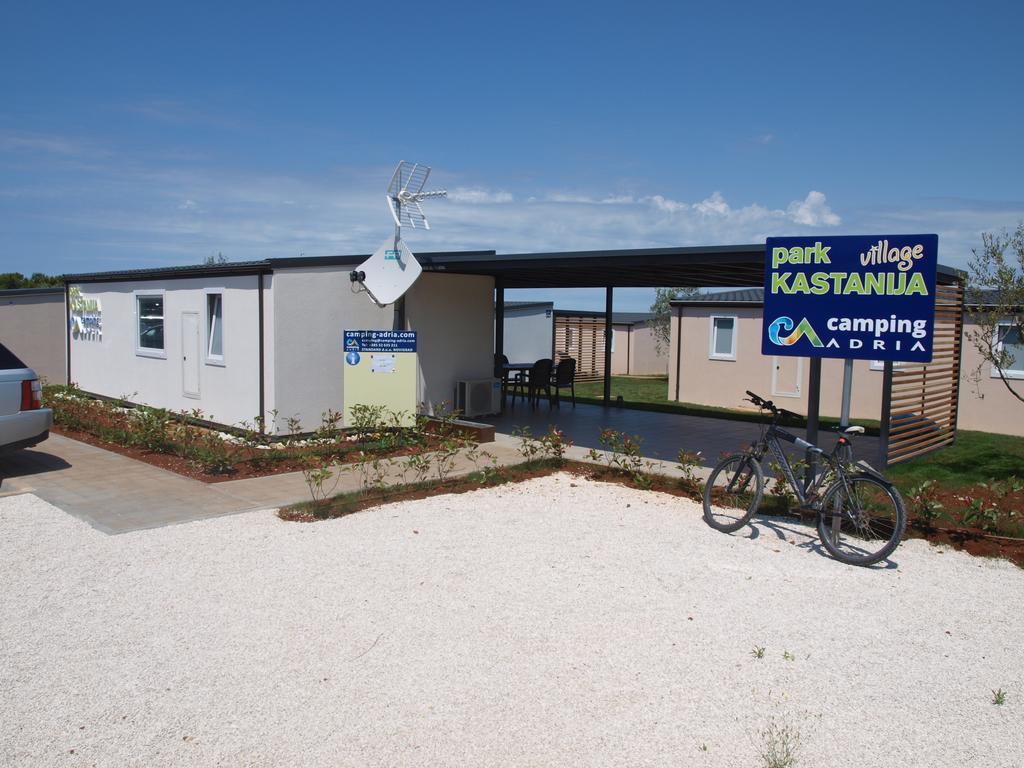 Camping Adria Mobile Homes In Camping Kastanija Novigrad Istria Exterior foto