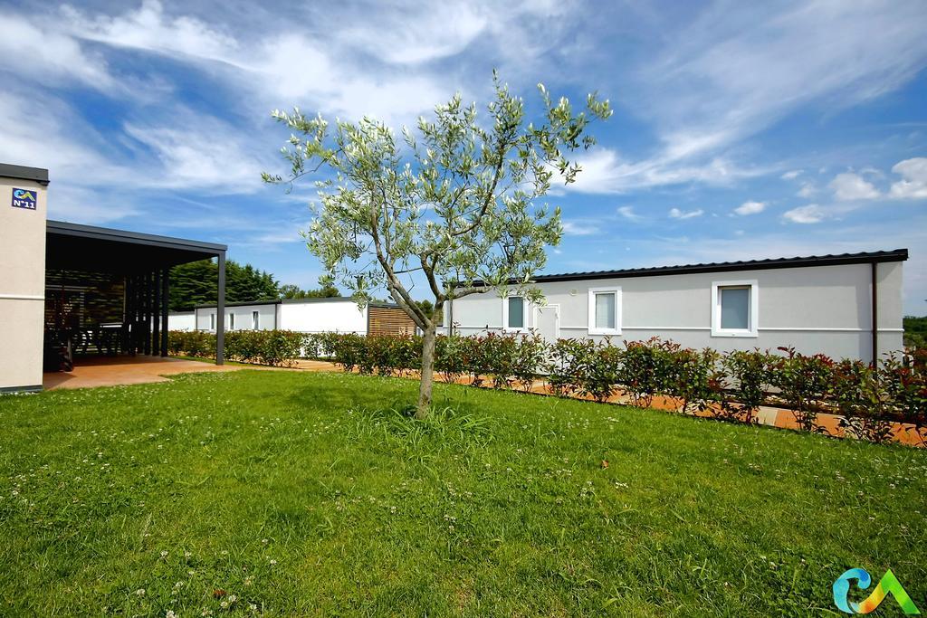 Camping Adria Mobile Homes In Camping Kastanija Novigrad Istria Exterior foto