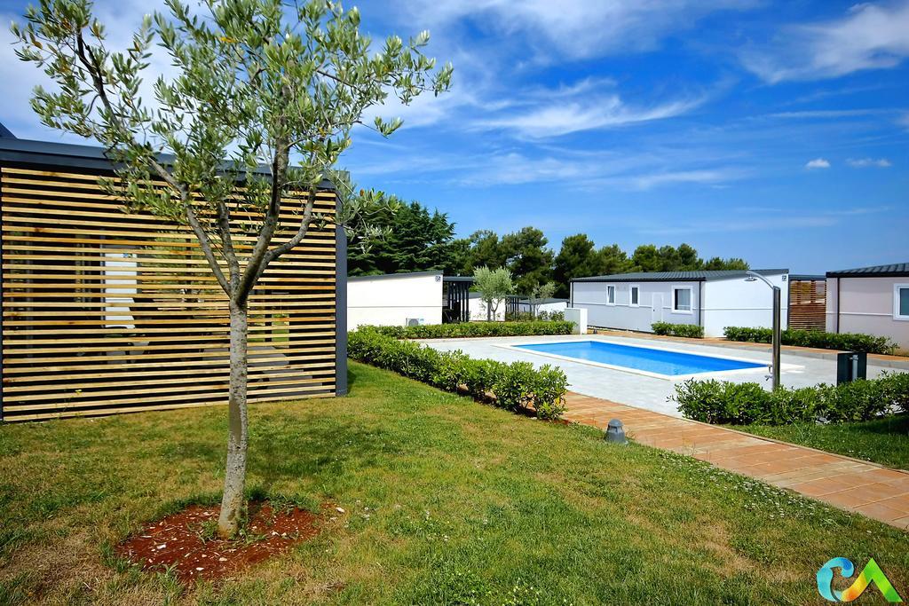 Camping Adria Mobile Homes In Camping Kastanija Novigrad Istria Exterior foto